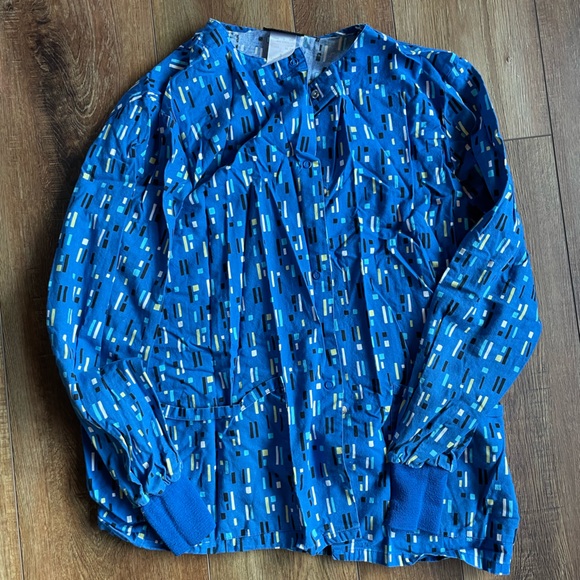 Small Cherokee long sleeve scrub button up - Picture 1 of 3